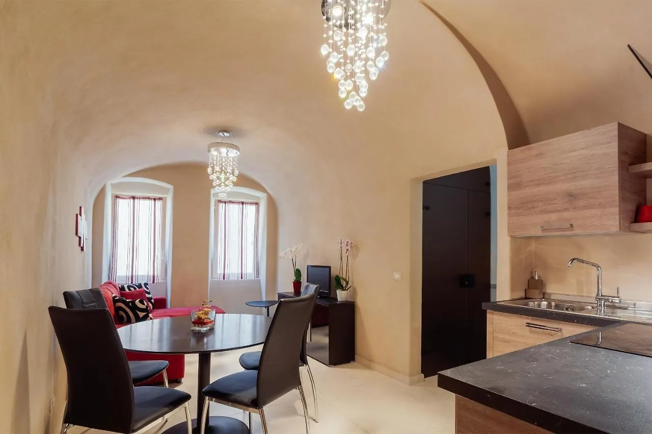 Costiglioli Central & Elegant Duplex Sanremo 0*,
